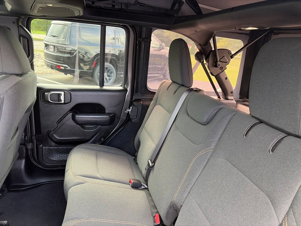 Used 2025 Jeep Wrangler Unlimited Sport AWD/4WD image 15
