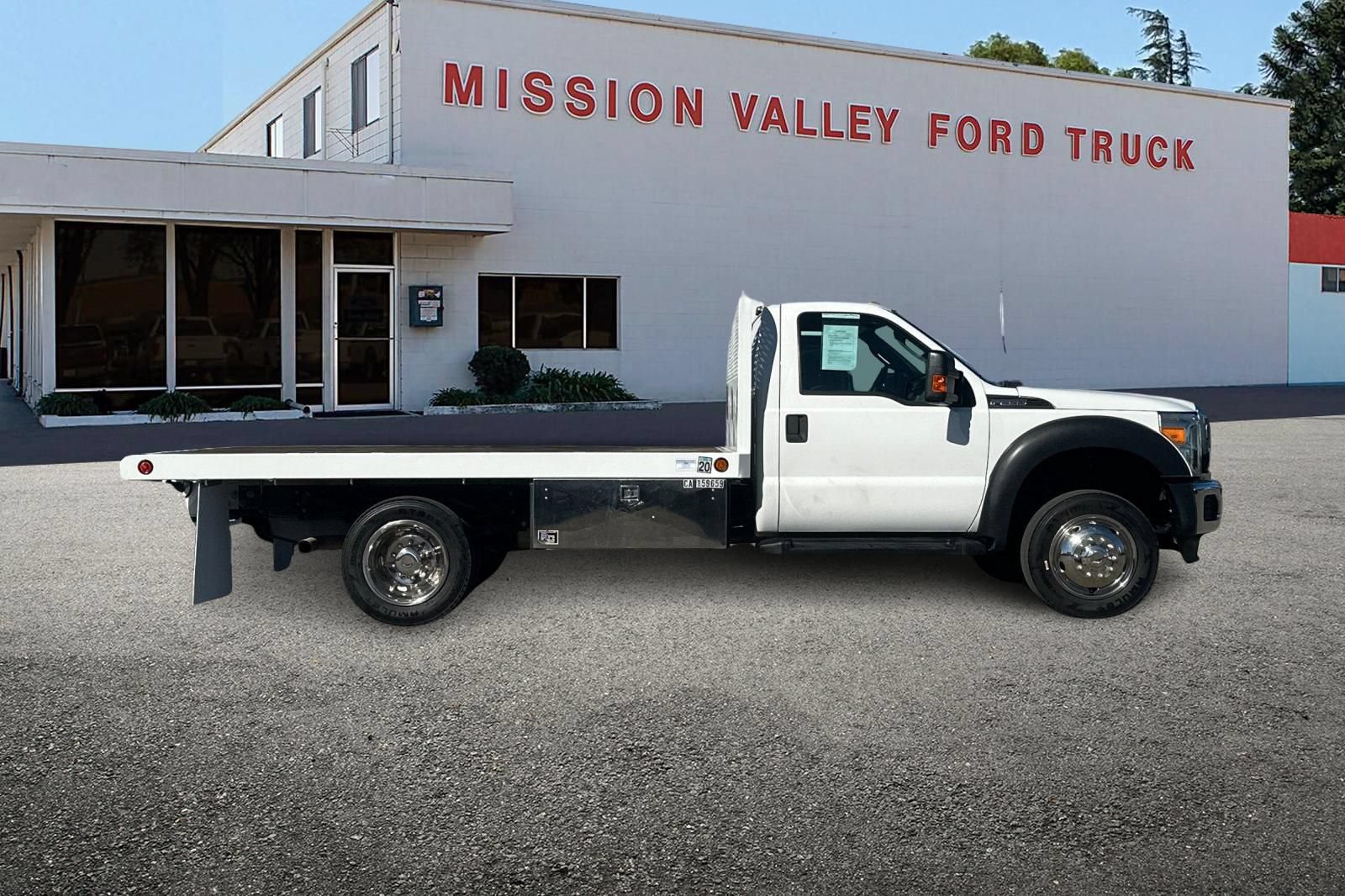 Used 2014 Ford F550 2WD Regular Cab Super Duty image 3