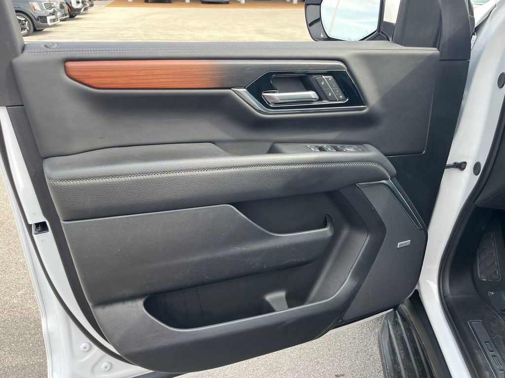 Used 2025 GMC Yukon XL Denali image 18