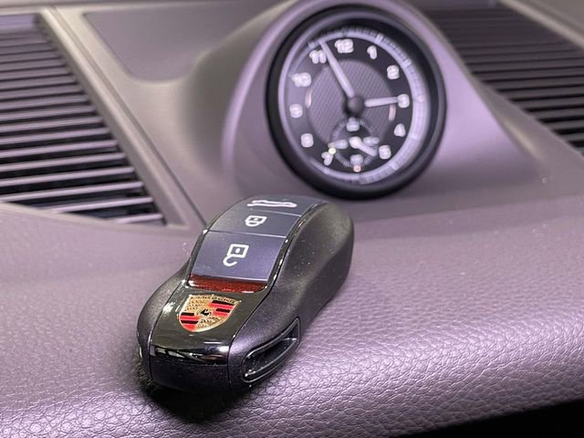 New 2026 Porsche Macan image 46