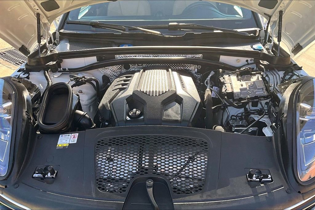 Used 2023 Porsche Macan AWD/4WD image 13