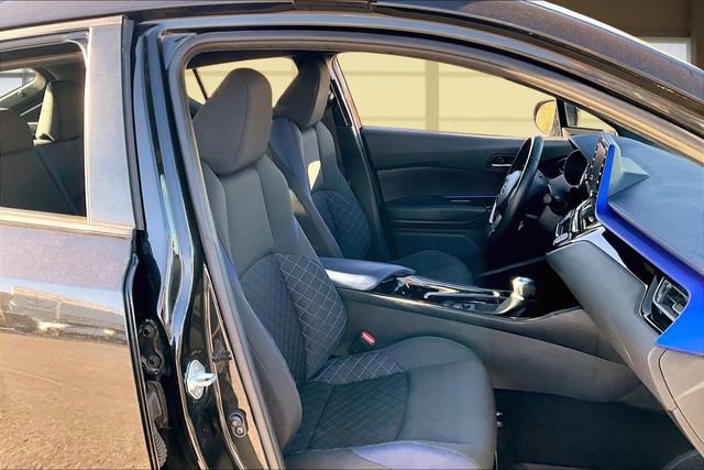 Used 2022 Toyota C-HR XLE image 7