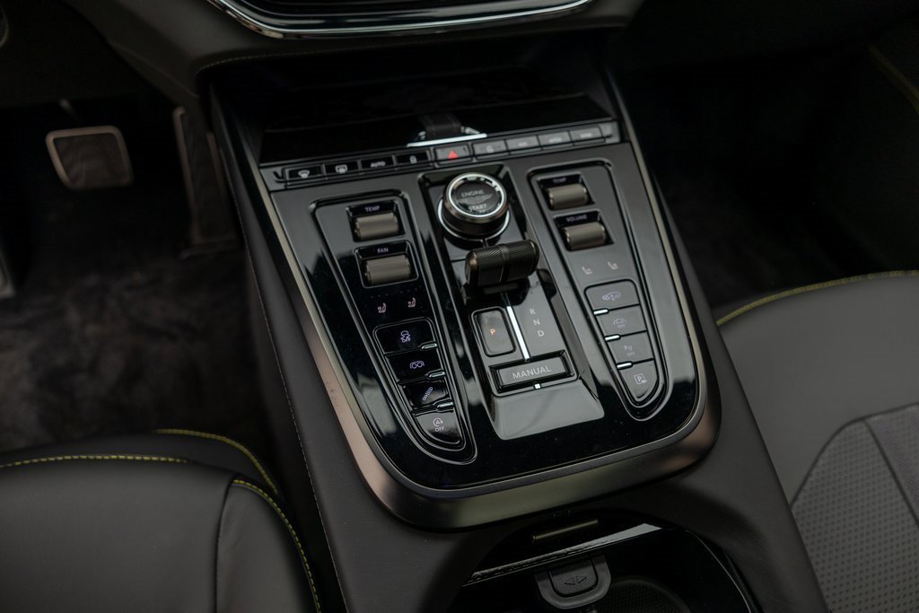 New 2025 Aston Martin DBX 707 image 30