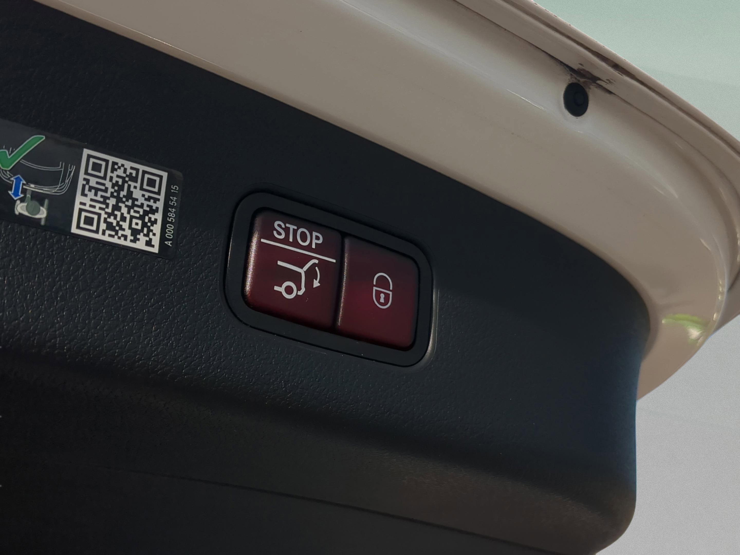 Certified 2025 Mercedes-Benz GLC 300 4MATIC image 11