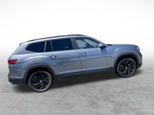 Used 2023 Volkswagen Atlas SE w/ Black Wheel Package AWD/4WD image 7