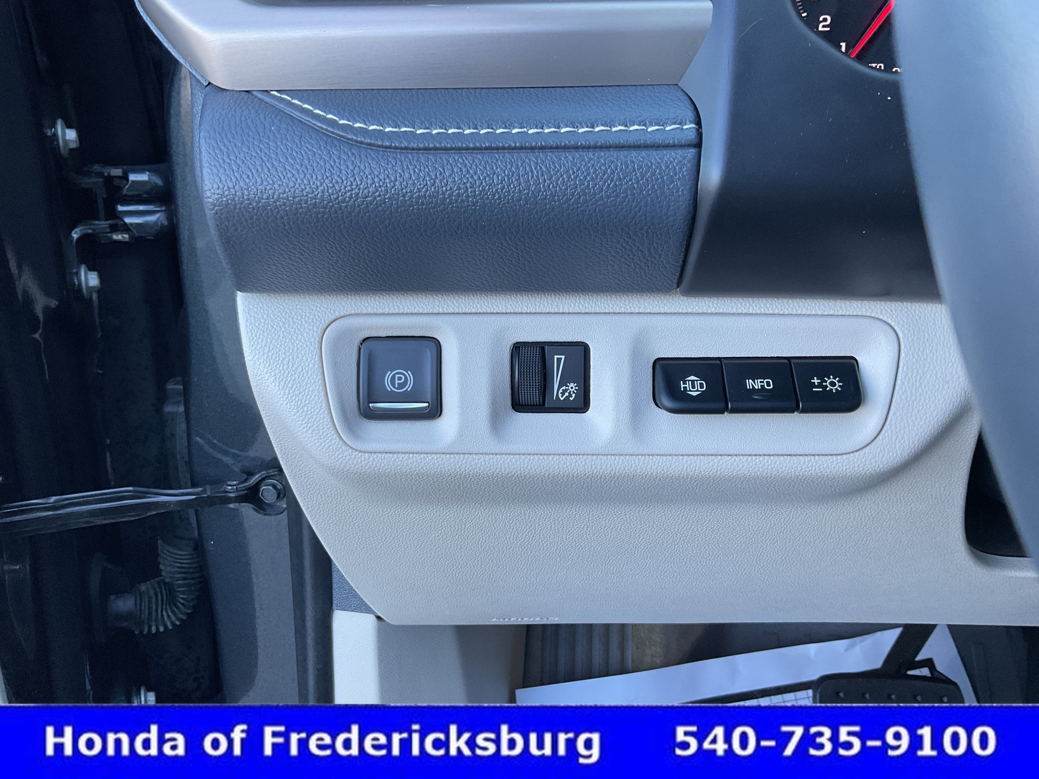 Used 2023 GMC Acadia Denali w/ Denali Ultimate Package FWD image 44