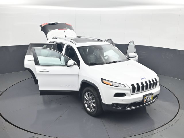 Used 2017 Jeep Cherokee Limited w/ Luxury Group AWD/4WD image 29