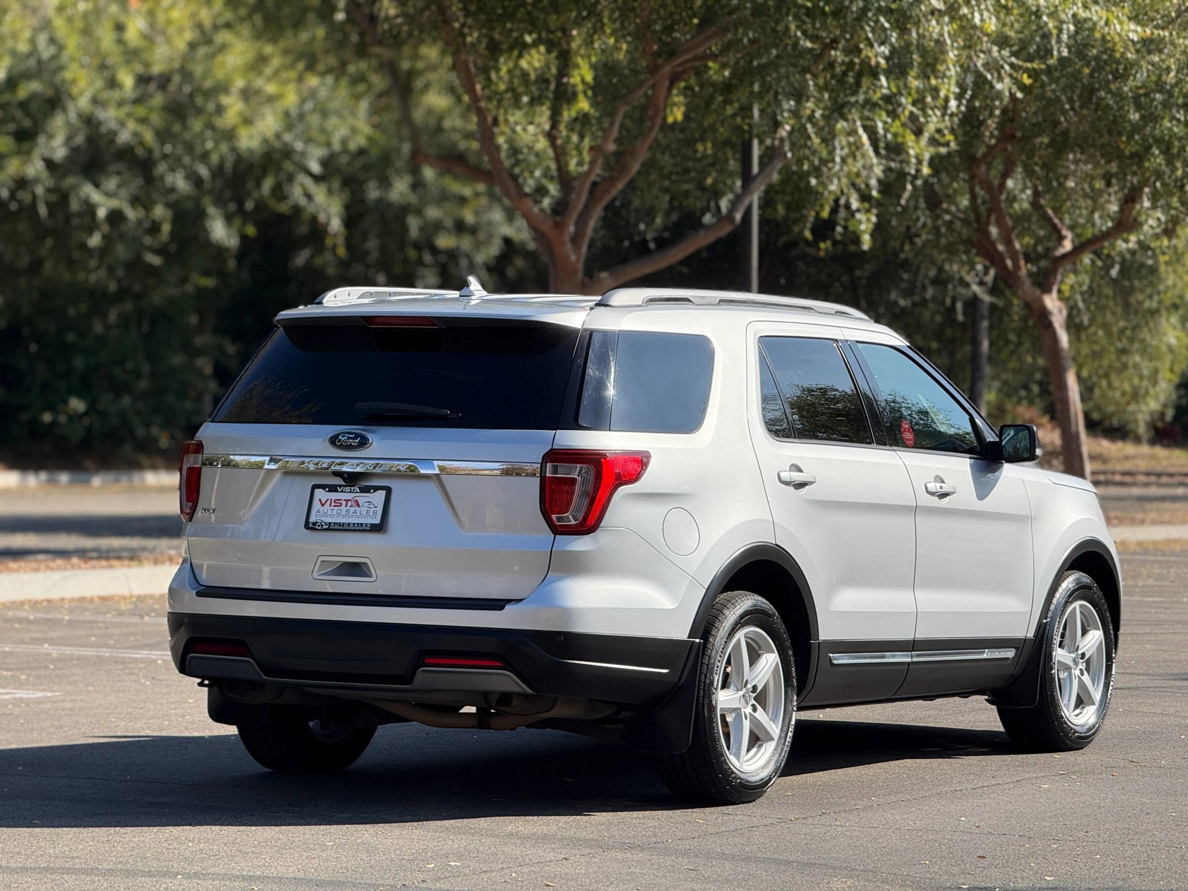 Used 2019 Ford Explorer XLT w/ Equipment Group 201A image 5
