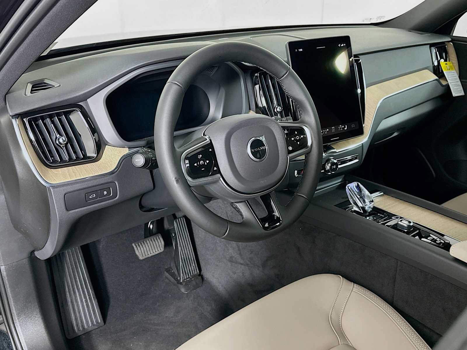 New 2026 Volvo XC60 T8 Plus w/ Protection Package Premier AWD/4WD image 9