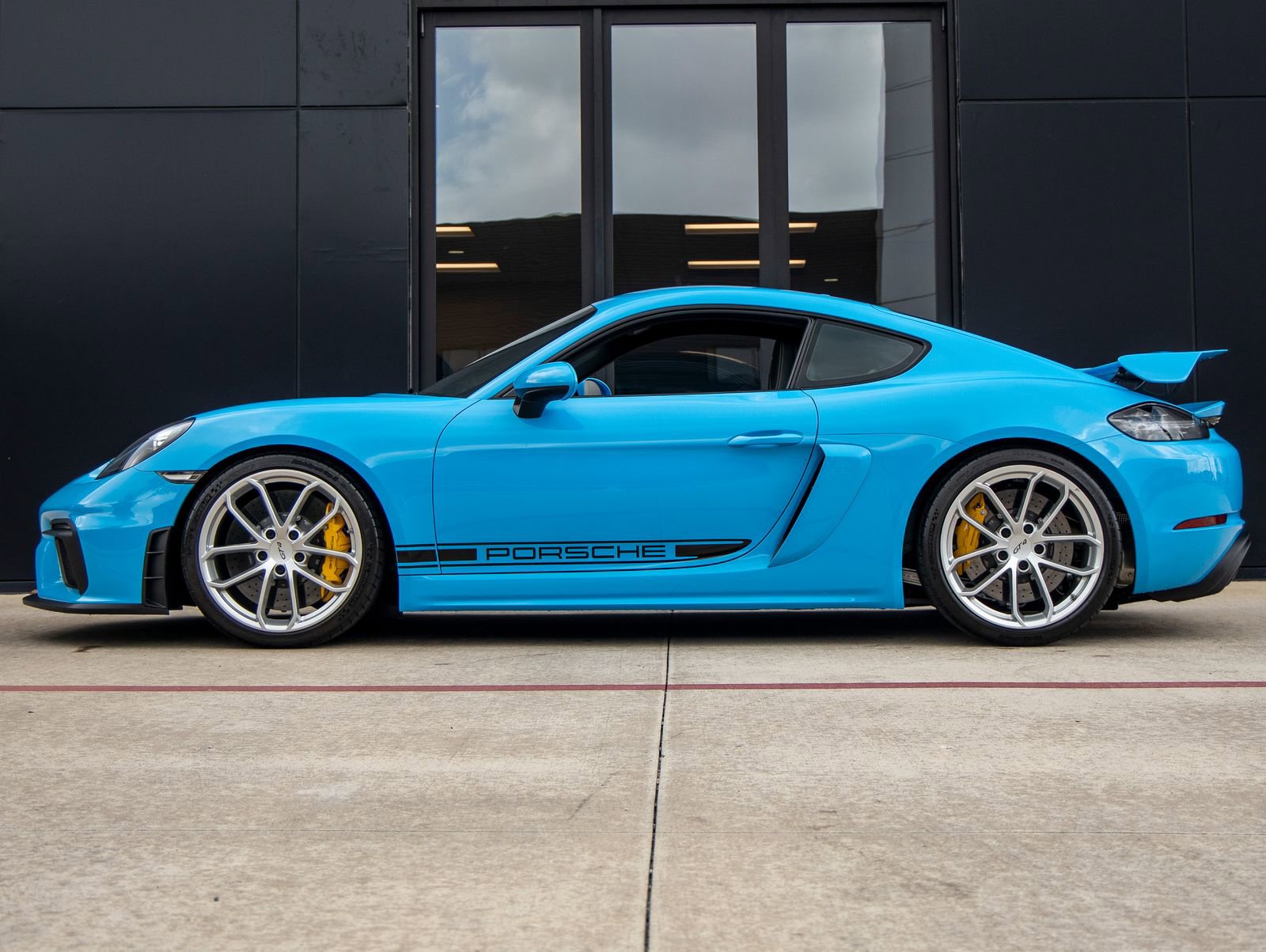 Certified 2021 Porsche 718 Cayman GT4 RWD image 2