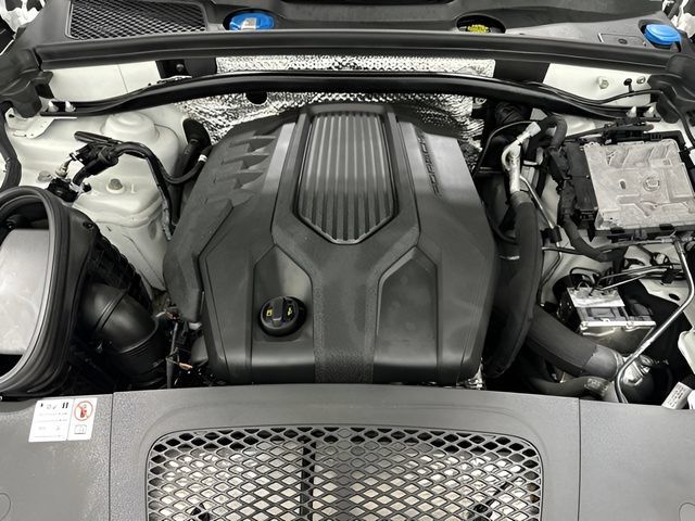Used 2024 Porsche Macan AWD/4WD image 9
