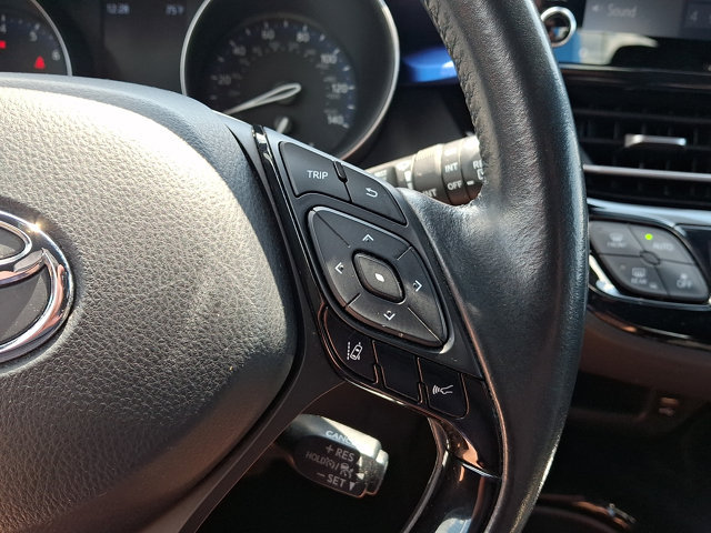 Used 2020 Toyota C-HR XLE FWD image 21