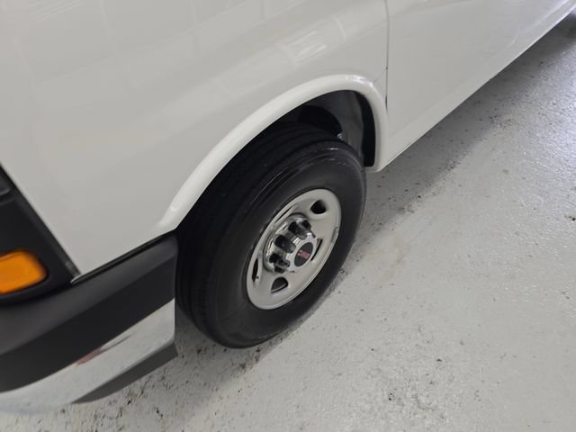 Certified 2025 GMC Savana 3500 LT w/ LT Preferred Equipment Group RWD image 14
