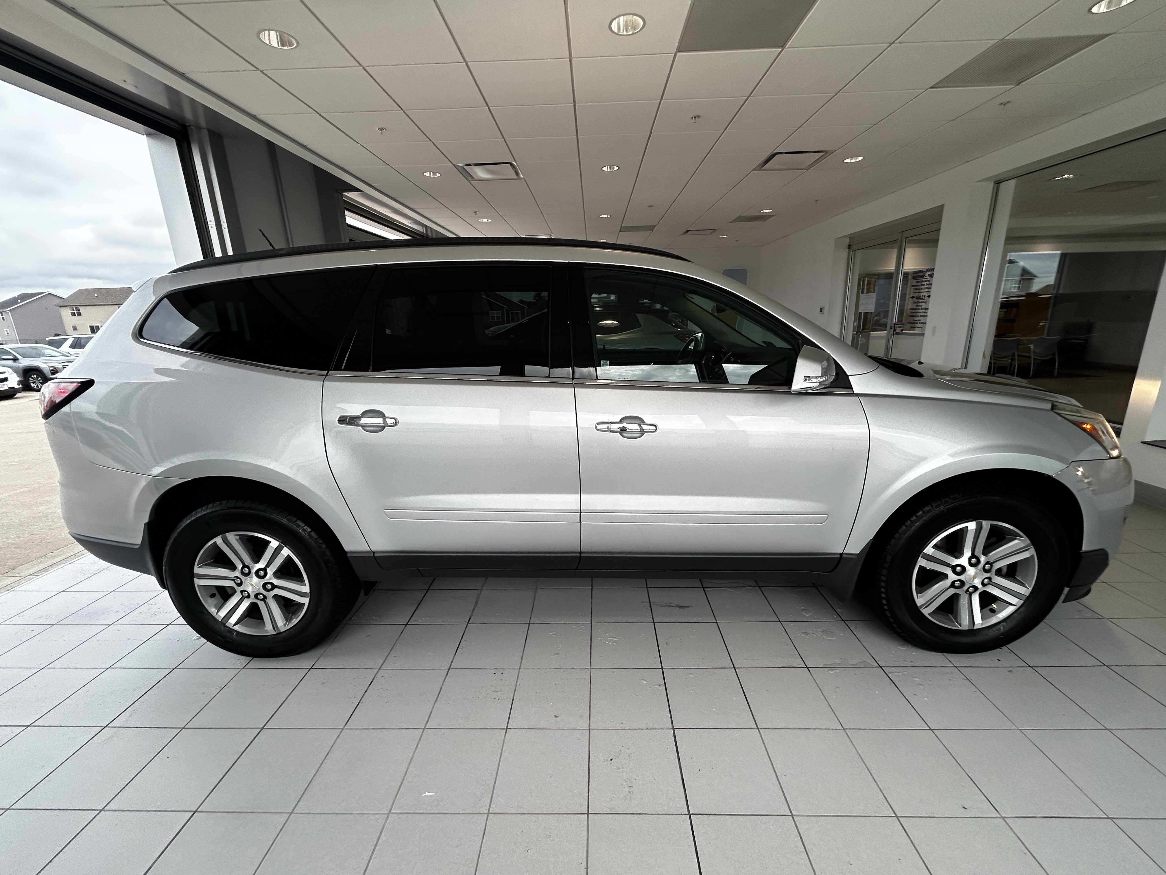 Used 2015 Chevrolet Traverse LT FWD image 6