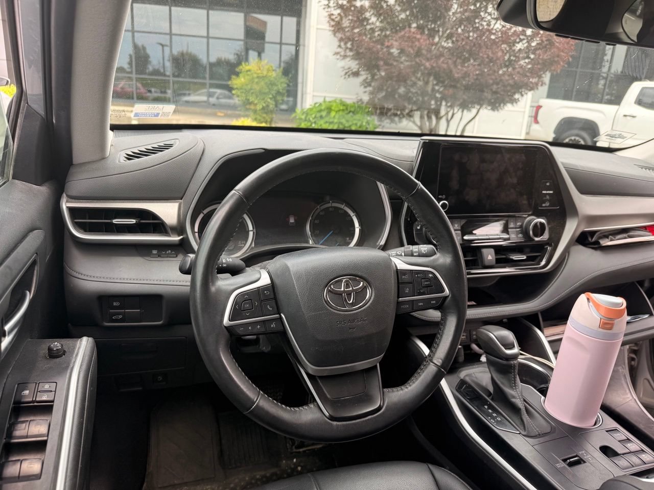 Used 2023 Toyota Highlander XLE AWD/4WD image 13