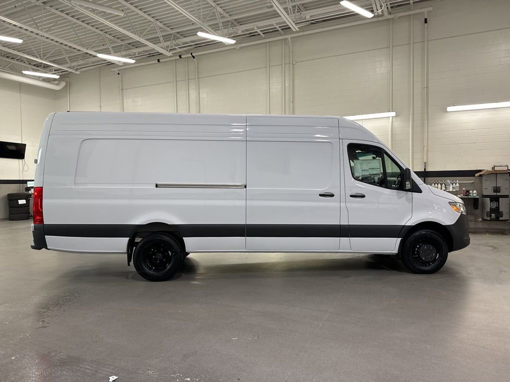 Used 2025 Mercedes-Benz Sprinter 3500 image 6