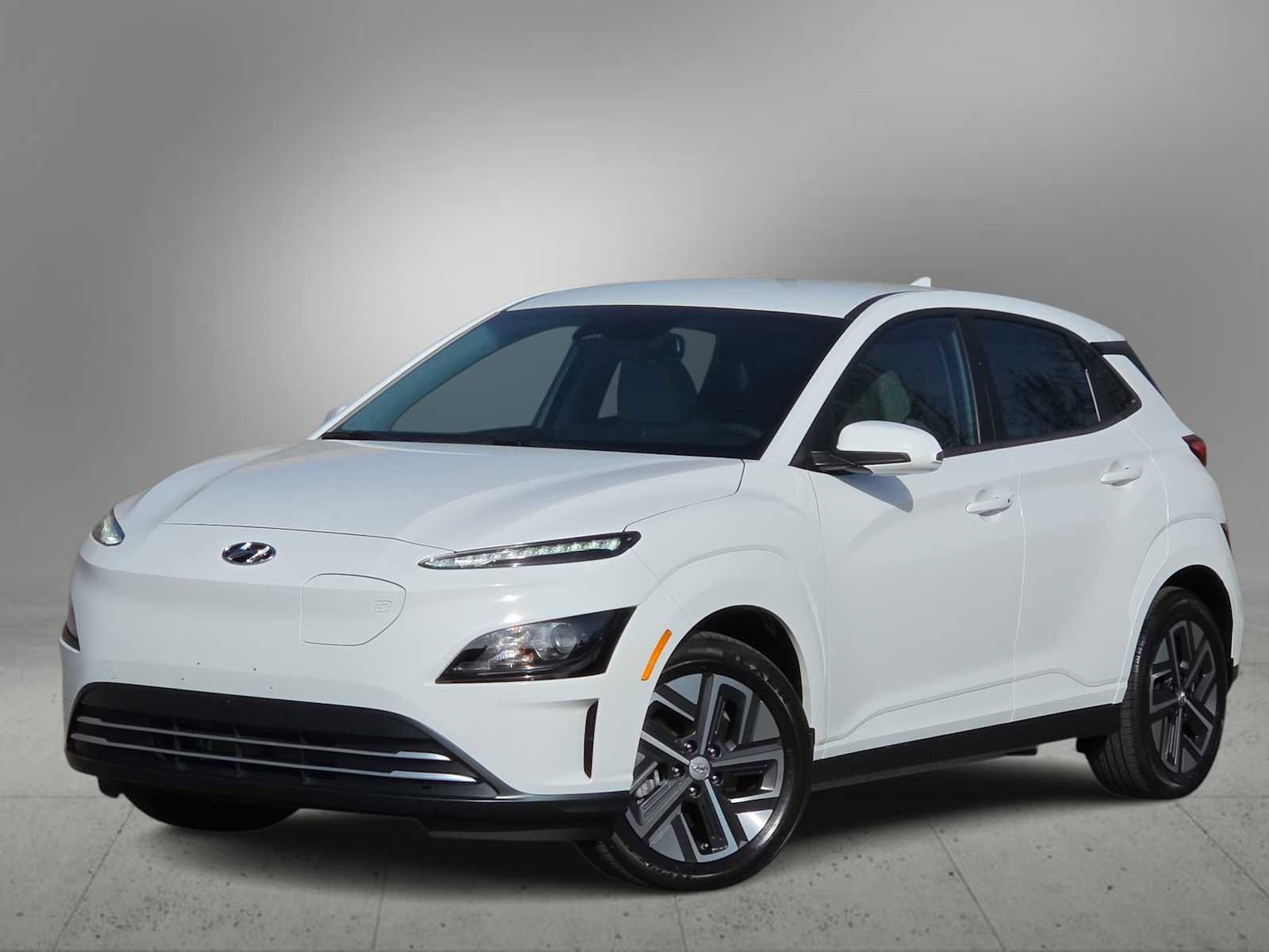 Used 2023 Hyundai Kona SE image 1