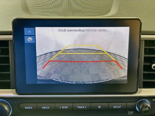 Used 2025 Hyundai Venue SEL FWD image 14