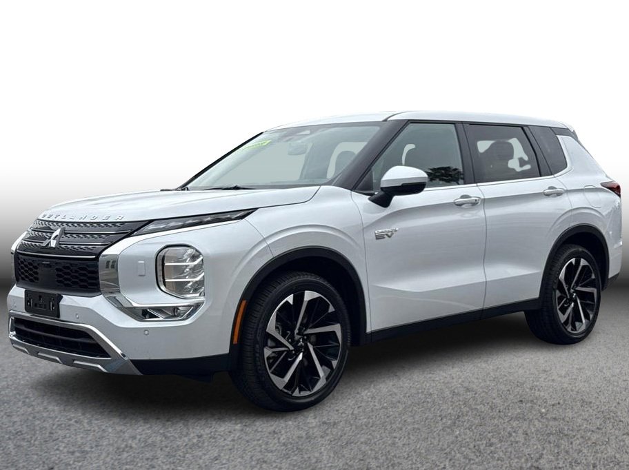 Used 2025 Mitsubishi Outlander SE