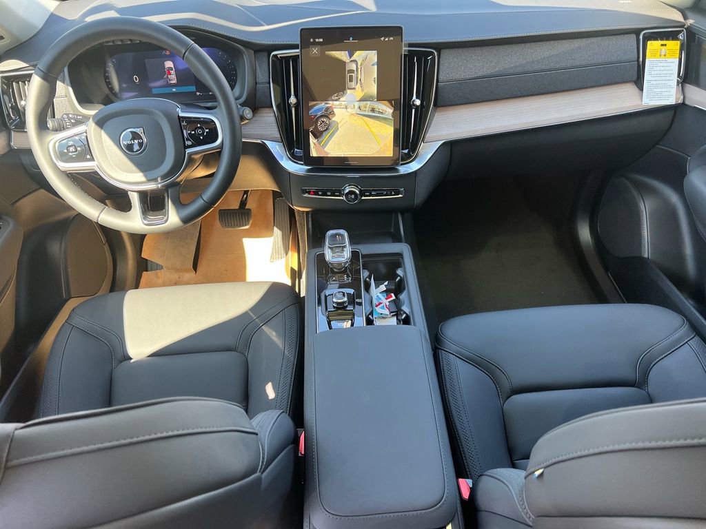 New 2026 Volvo XC90 B6 Plus w/ Protection Package Premier AWD/4WD image 17