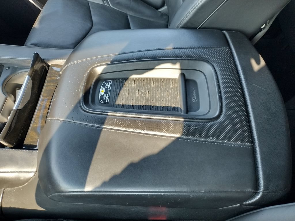 Used 2016 Cadillac Escalade Platinum AWD/4WD image 32