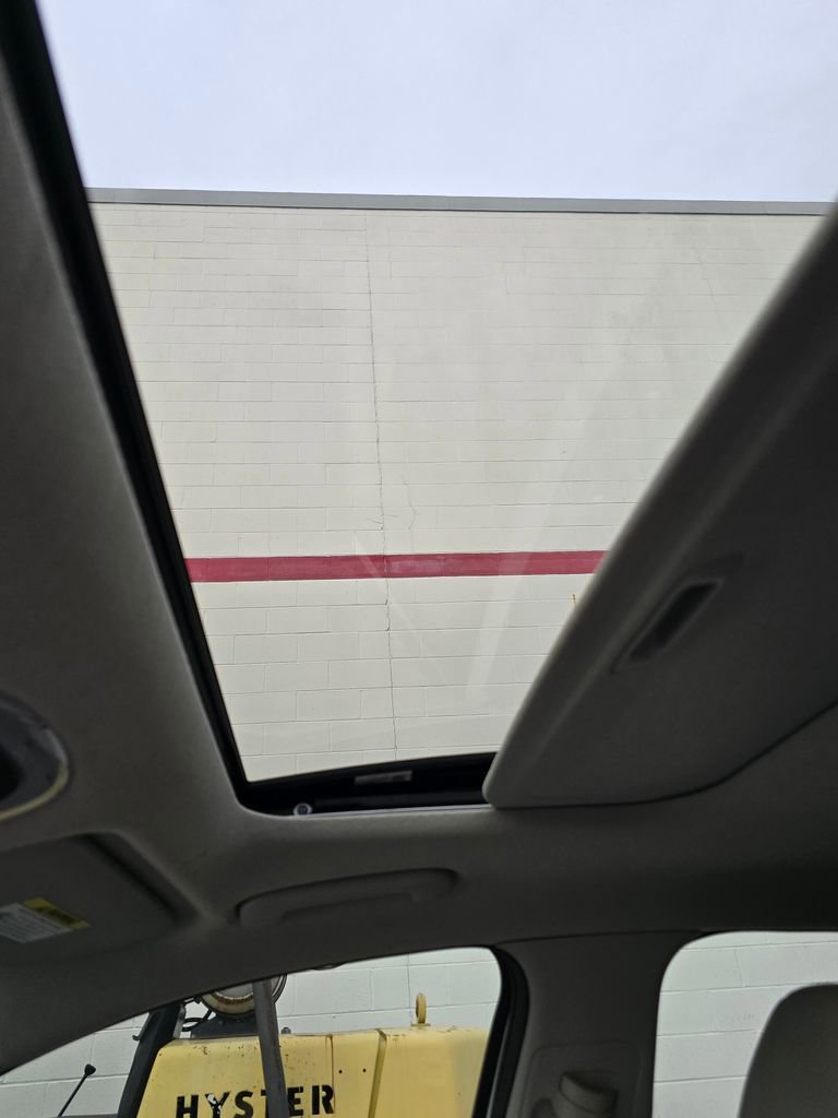 Used 2021 Hyundai Elantra Limited image 30