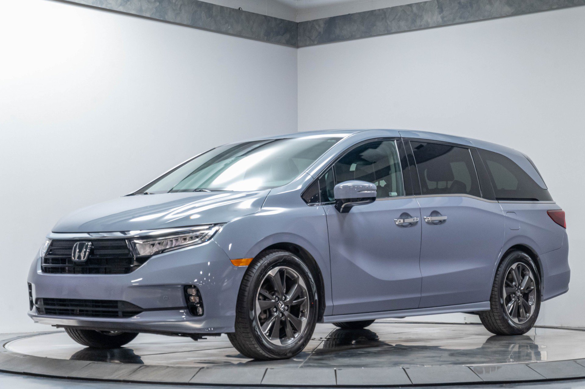 Used 2024 Honda Odyssey Elite image 3