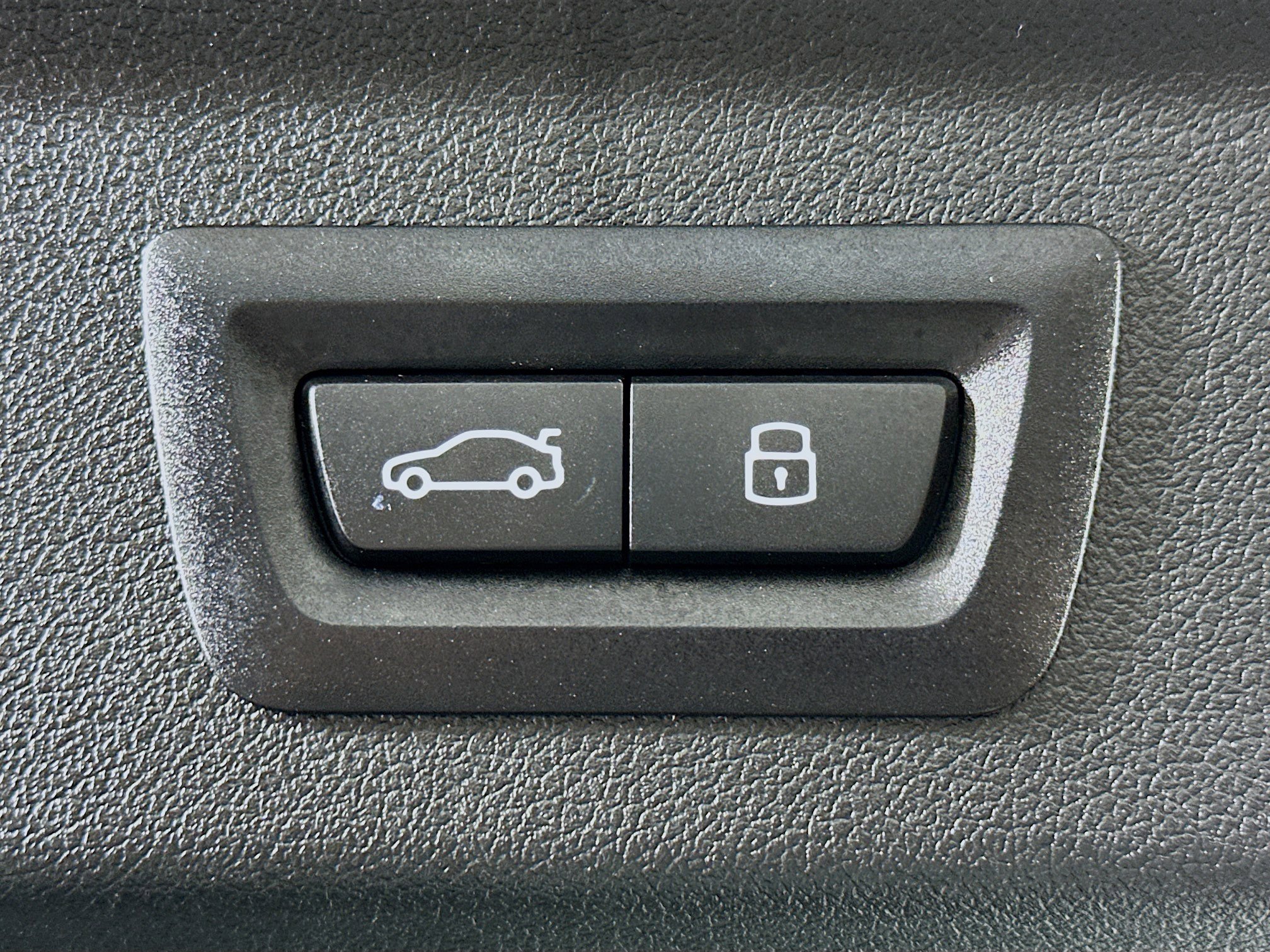 Used 2025 BMW X2 xDrive28i image 29