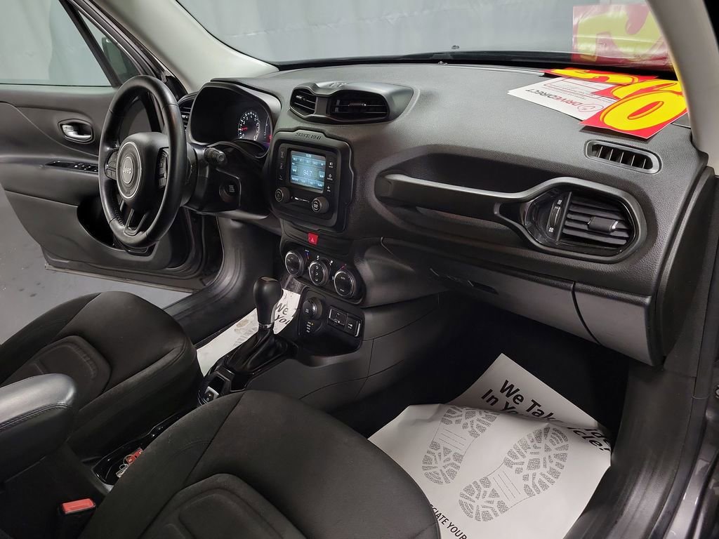 Used 2016 Jeep Renegade Latitude image 23