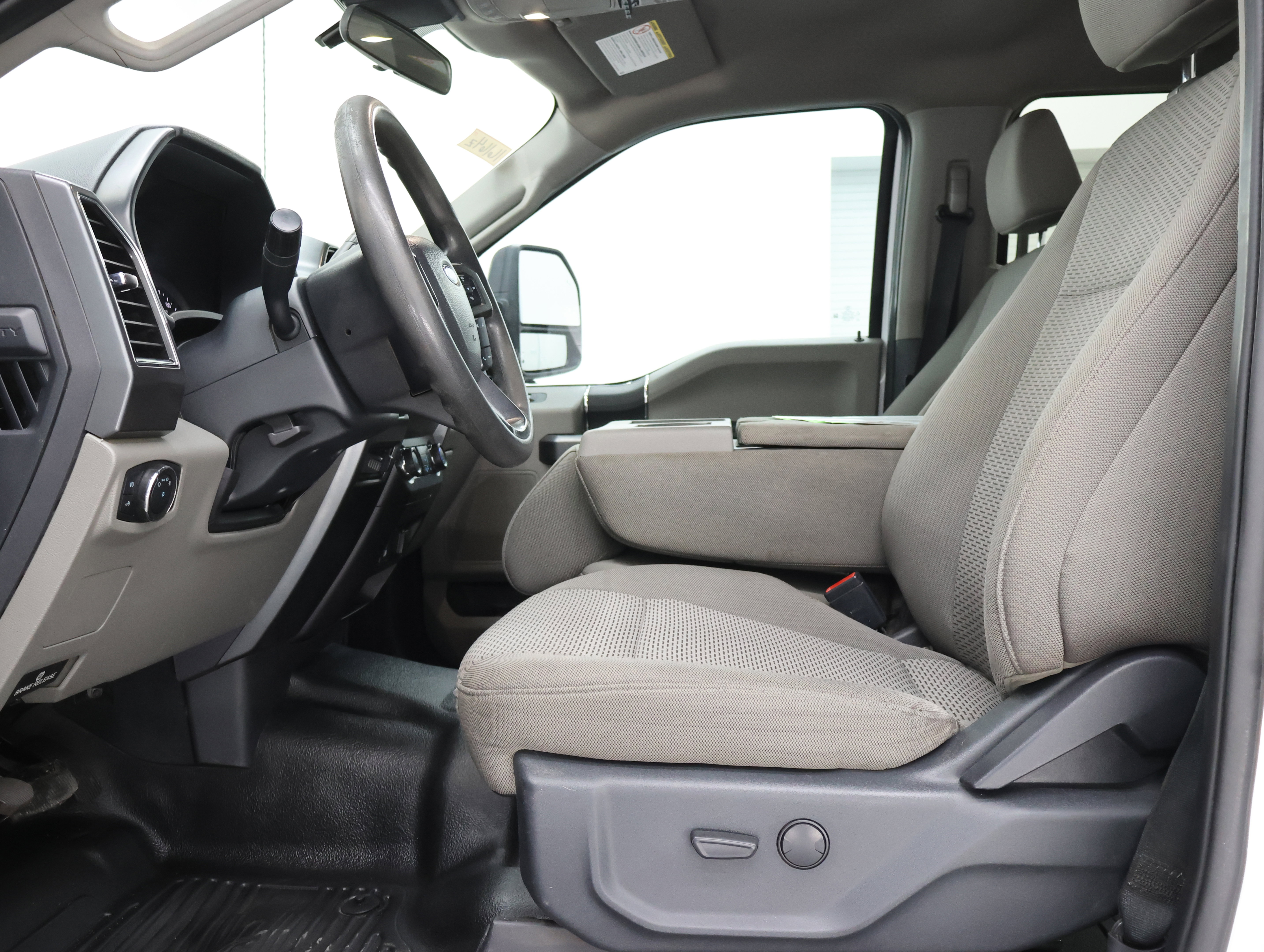 Used 2022 Ford F350 XLT w/ XLT Value Package AWD/4WD image 8