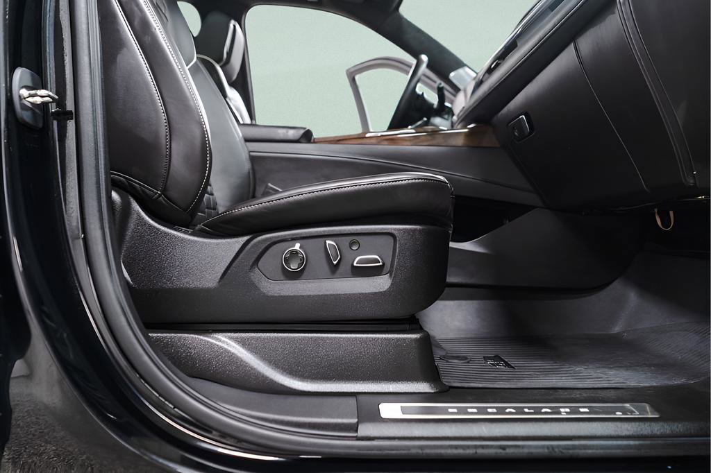 Used 2023 Cadillac Escalade ESV Sport Platinum image 41