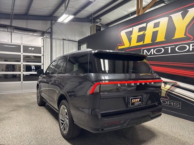 Used 2025 Lincoln Navigator Reserve AWD/4WD image 16