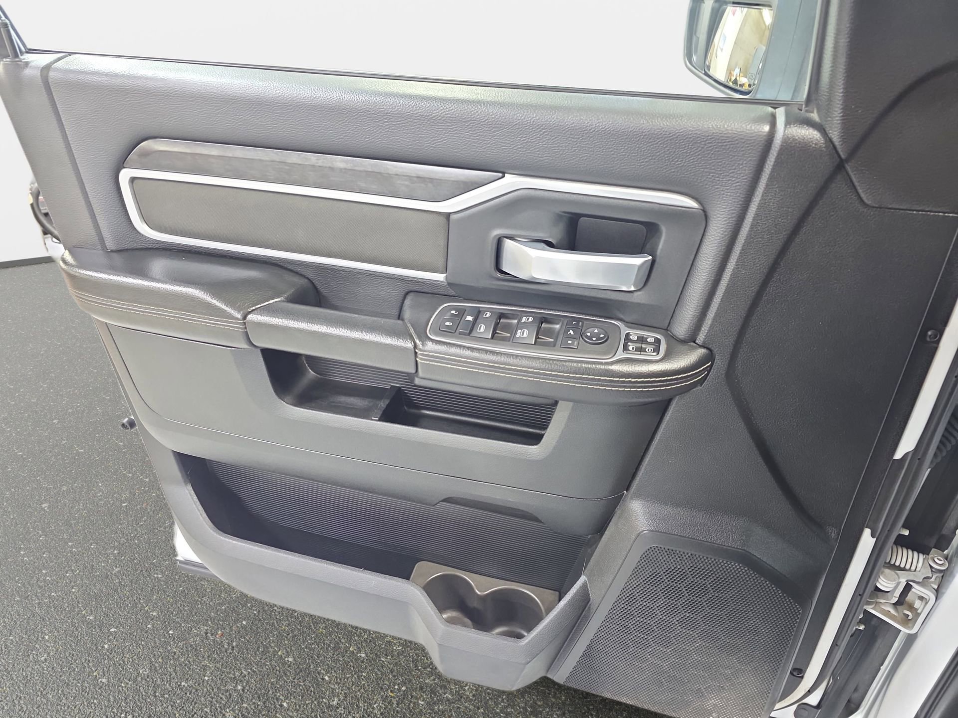 Used 2024 RAM 2500 Big Horn image 25