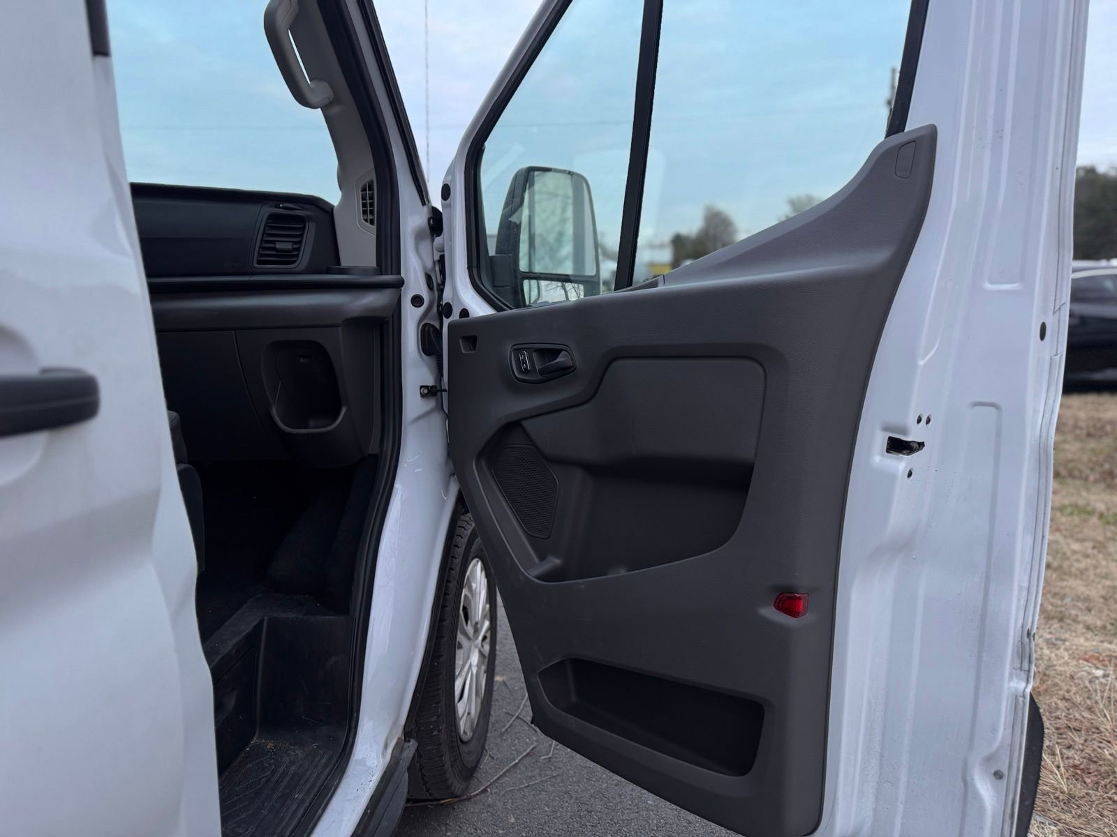 Used 2024 Ford Transit 350 XLT image 12