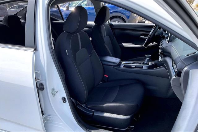 Certified 2025 Nissan Sentra SV FWD image 6