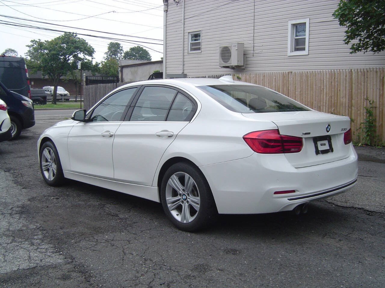 Used 2018 BMW 330i xDrive Sedan AWD/4WD image 6