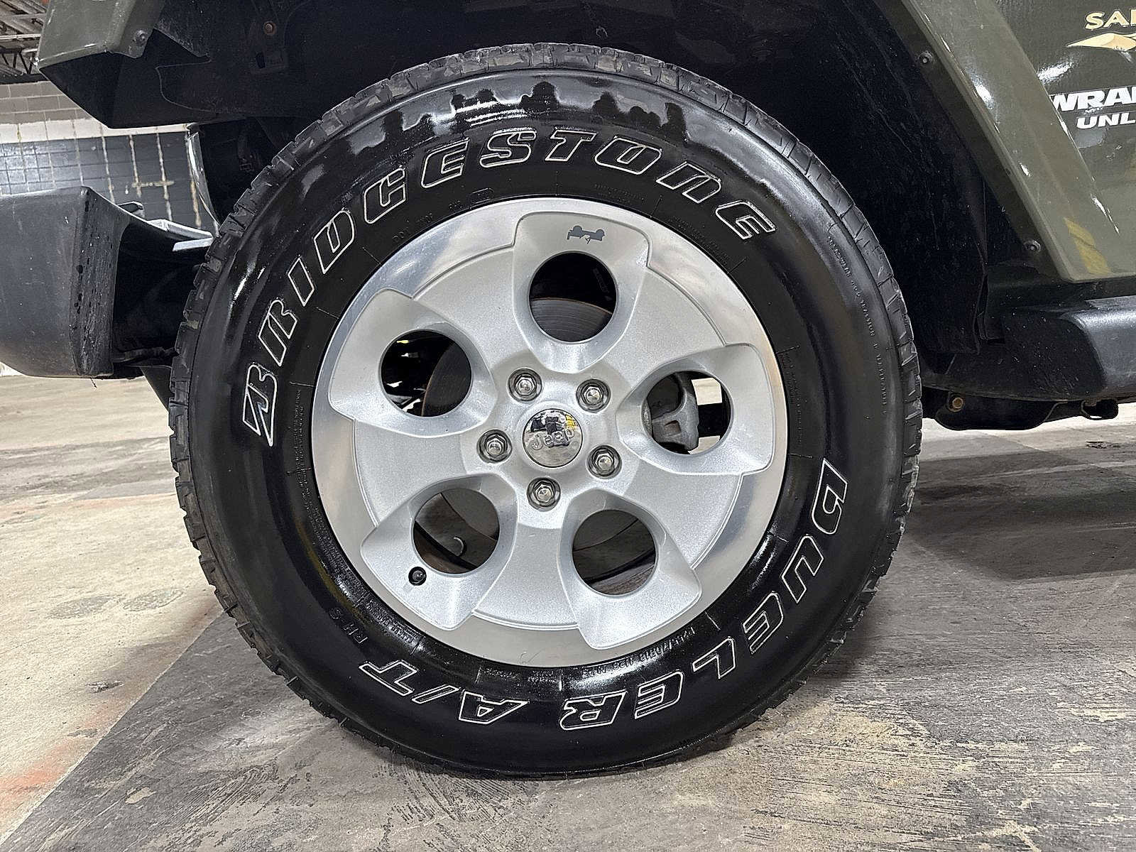 Used 2015 Jeep Wrangler Unlimited Sahara w/ Connectivity Group image 10