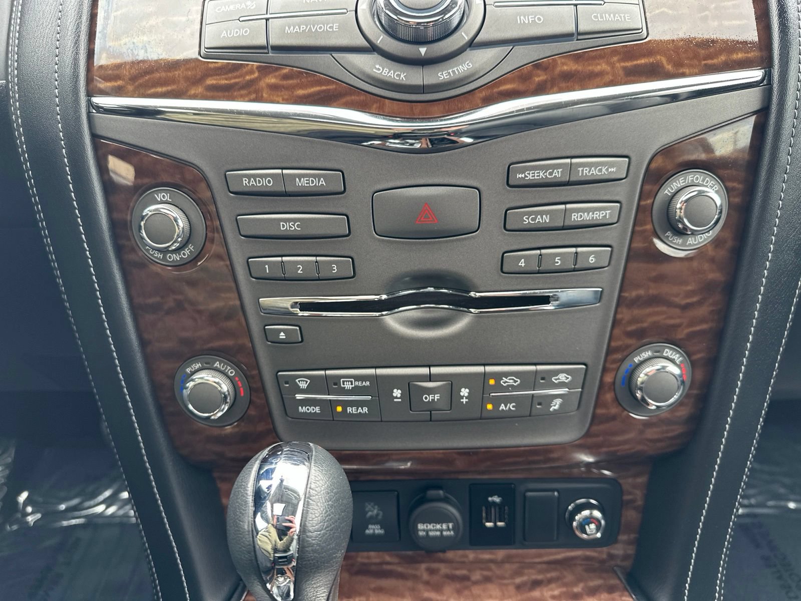 Used 2020 Nissan Armada Platinum w/ Captain's Chairs Package AWD/4WD image 71