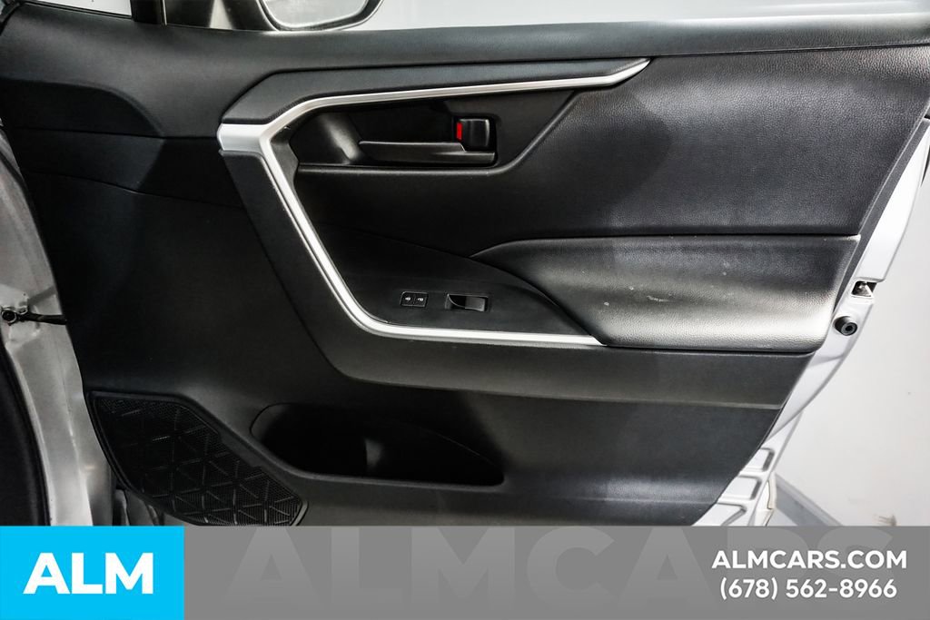 Used 2020 Toyota RAV4 LE FWD image 40