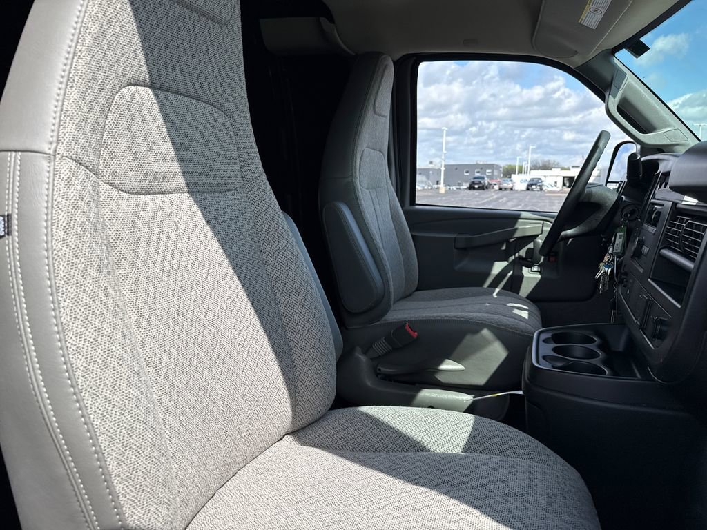 New 2026 GMC Savana 2500 w/ Driver Convenience Package RWD image 25