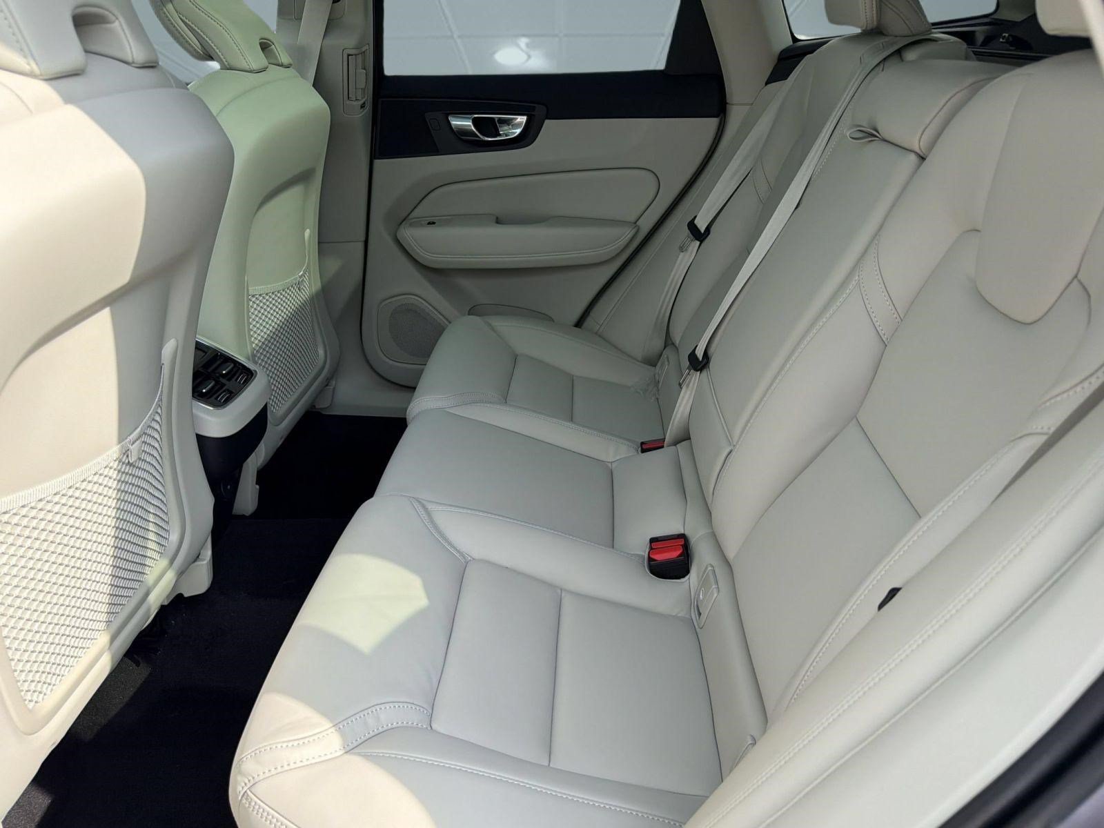 New 2026 Volvo XC60 B5 Ultra w/ Protection Package Premier AWD/4WD image 24