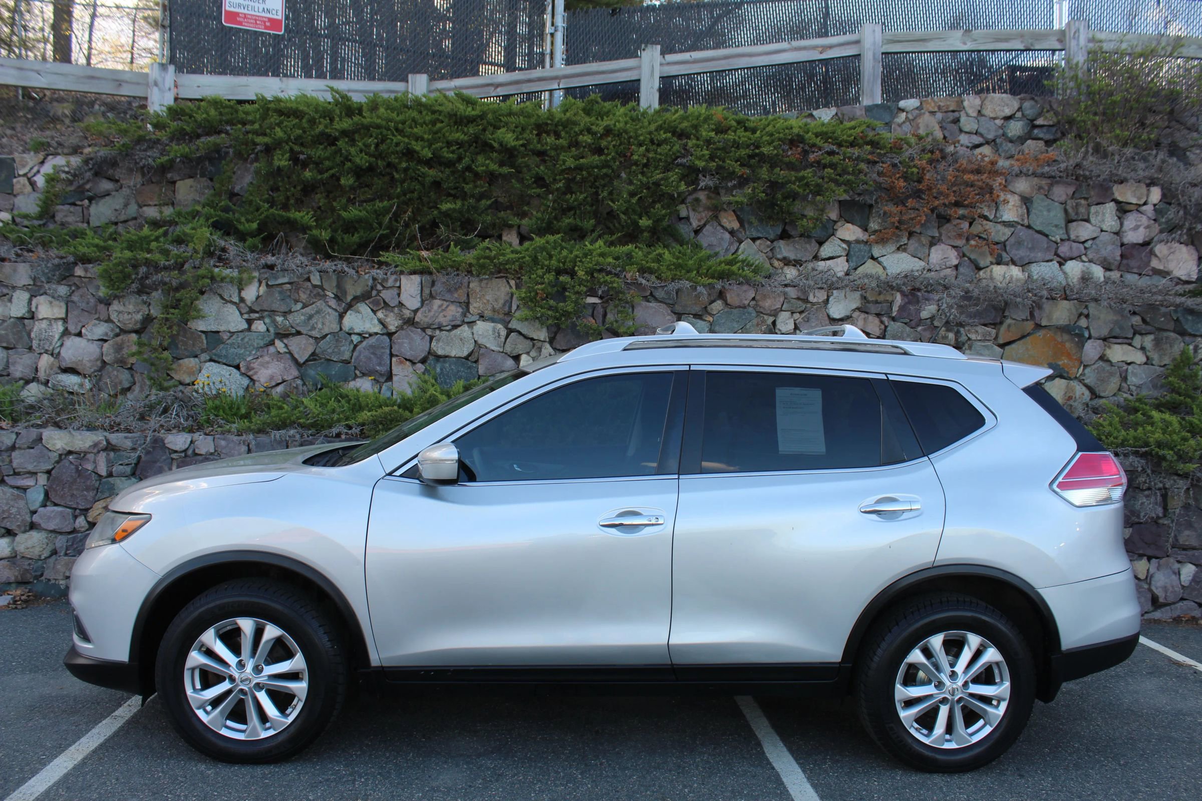 Used 2015 Nissan Rogue SV AWD/4WD image 6