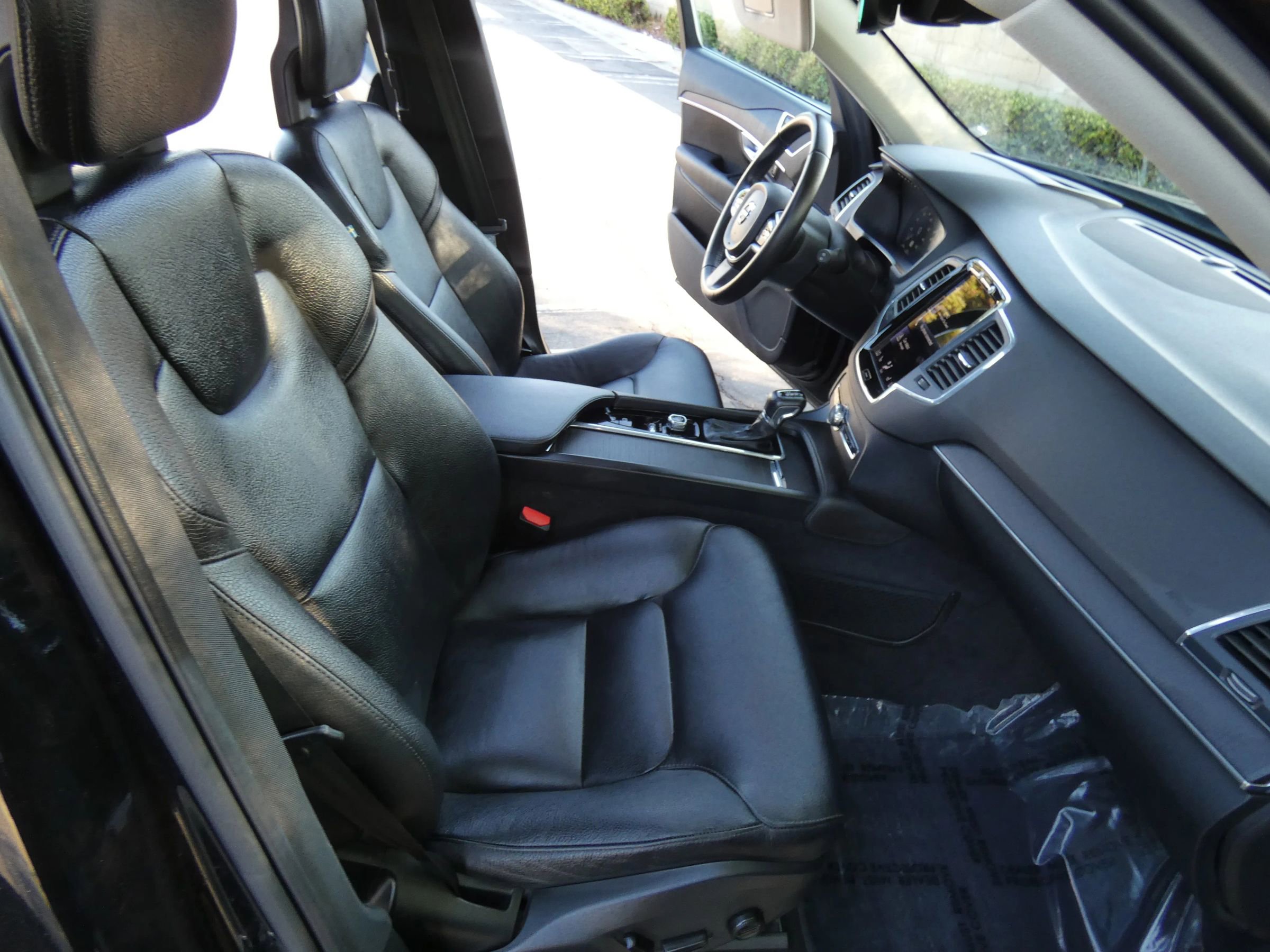 Used 2020 Volvo XC90 T6 Momentum image 26