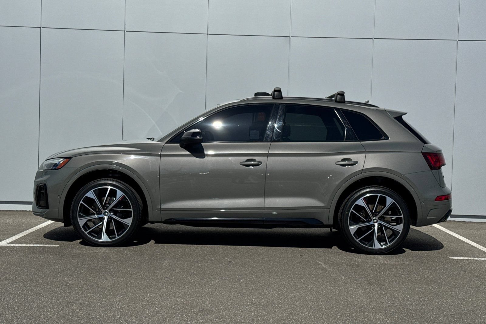 Used 2023 Audi SQ5 Prestige w/ Prestige Package AWD/4WD image 2