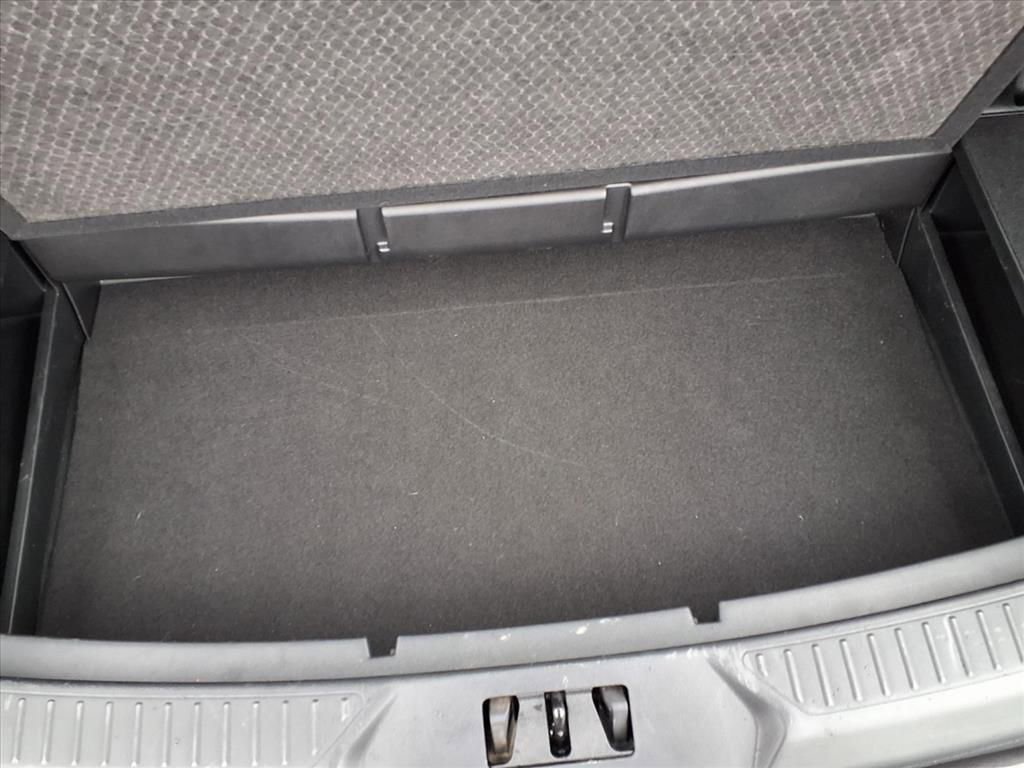 Used 2023 Ford Explorer XLT image 27