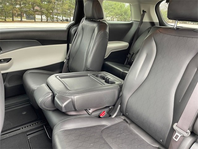 Used 2024 Kia Carnival LX image 20