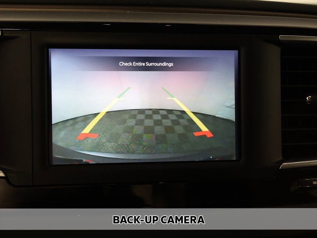 Used 2023 Chrysler Voyager LX FWD image 3