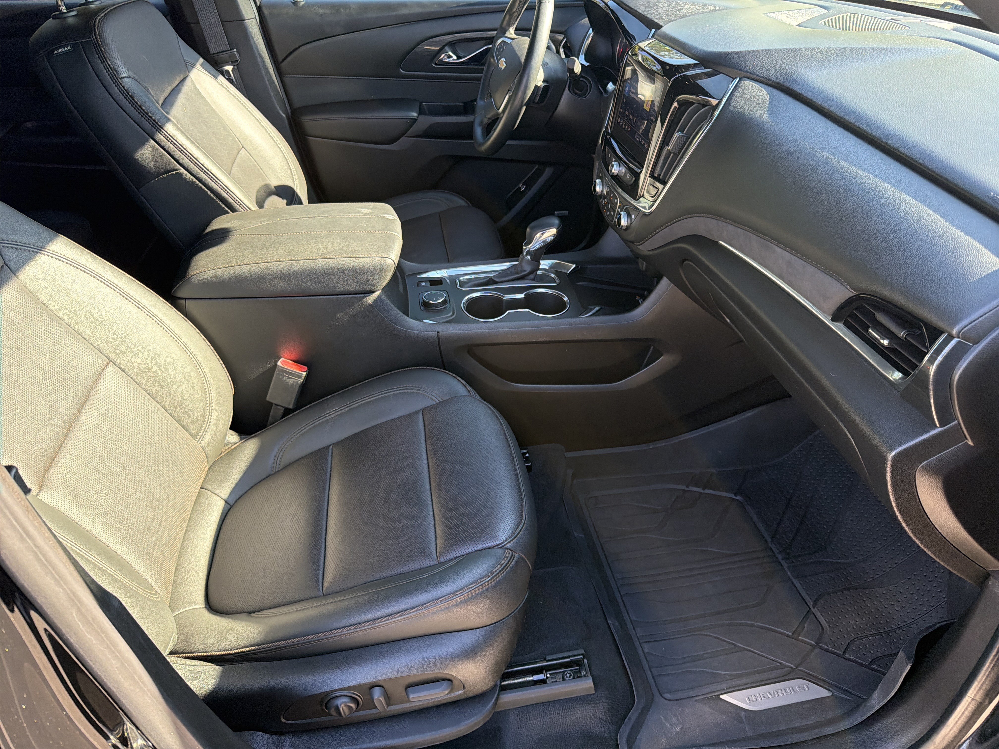 Used 2023 Chevrolet Traverse High Country AWD/4WD image 14