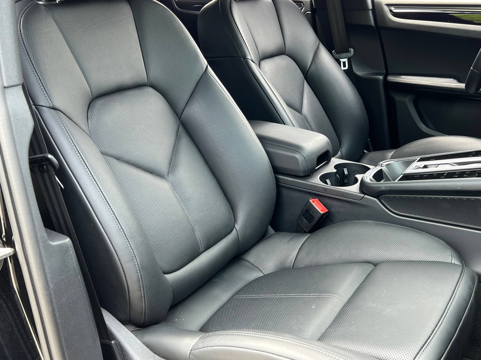Certified 2026 Porsche Macan AWD/4WD image 17