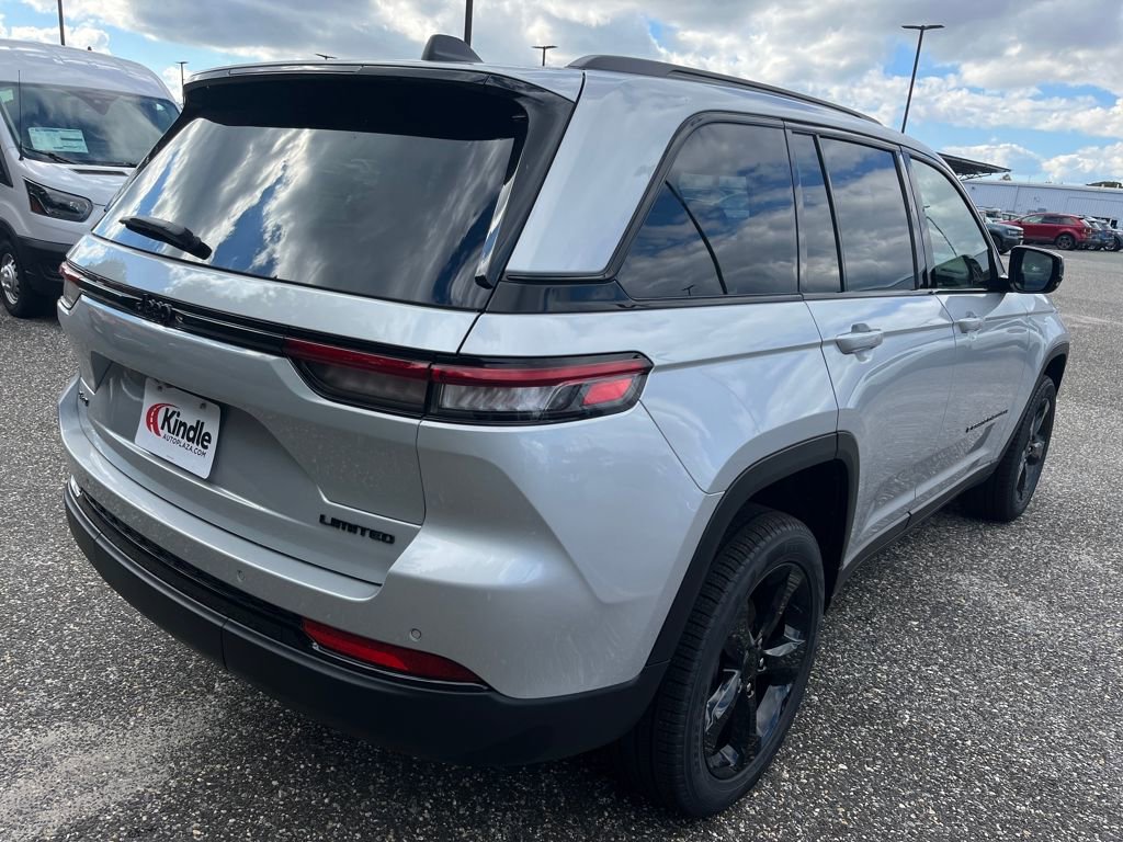 New 2025 Jeep Grand Cherokee Limited w/ Black Appearance Package image 23
